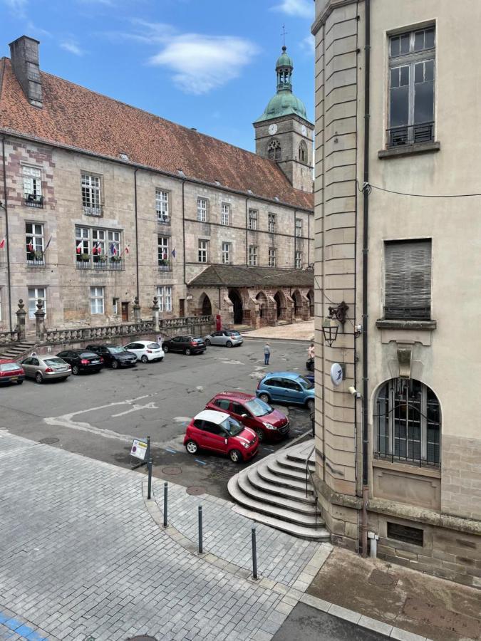 F1 Centre Historique Saint Valbert ลุกซุยล์-เลส์-แบ็งส์ ภายนอก รูปภาพ
