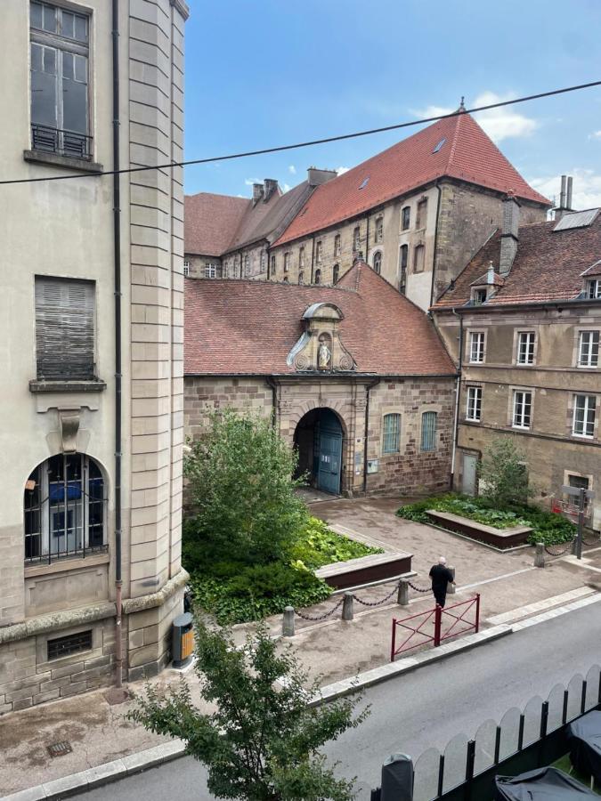 F1 Centre Historique Saint Valbert ลุกซุยล์-เลส์-แบ็งส์ ภายนอก รูปภาพ
